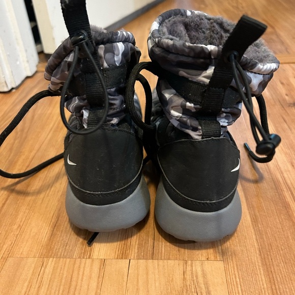 Nike Black and Gray Winter Snow Boots with Camouflage Pattern W 7 - Picture 3 of 5